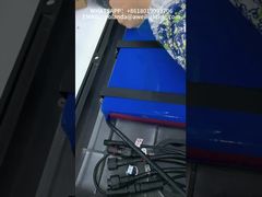 Zintegrowana solarna lampa uliczna z czujnikiem ruchu stosowana na ulicach.