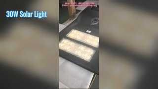 Dwa moduły Solar Street Light Temperatura barwowa 4000 K stosowane na drogach Urabanu.