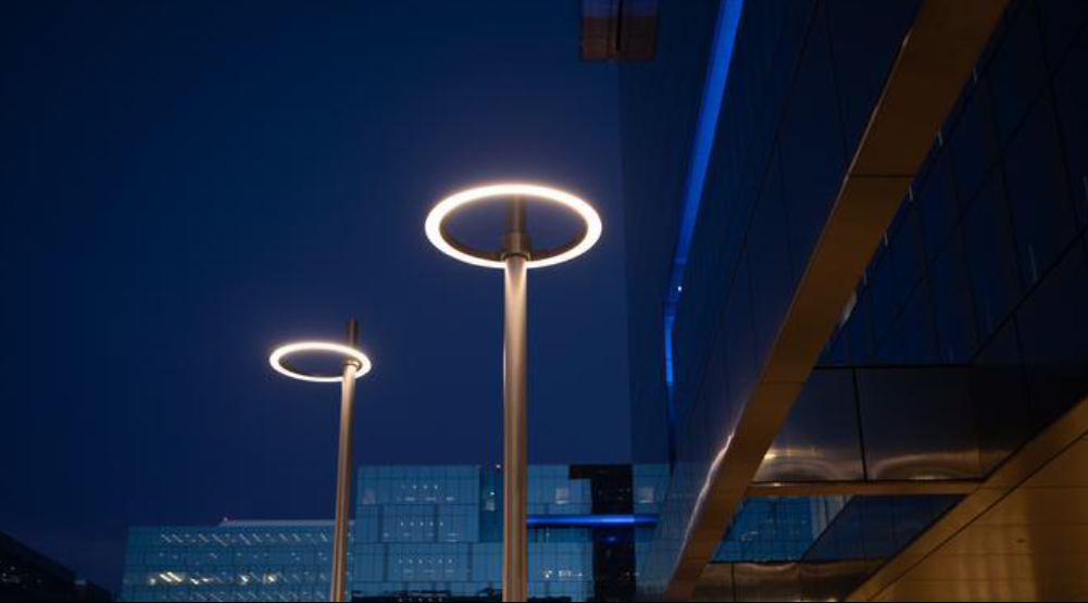 Najnowsze blogi firmy Lampa ogrodowa LED AG033 zapewnia nowoczesny design i efektywność energetyczną przestrzeniom miejskim